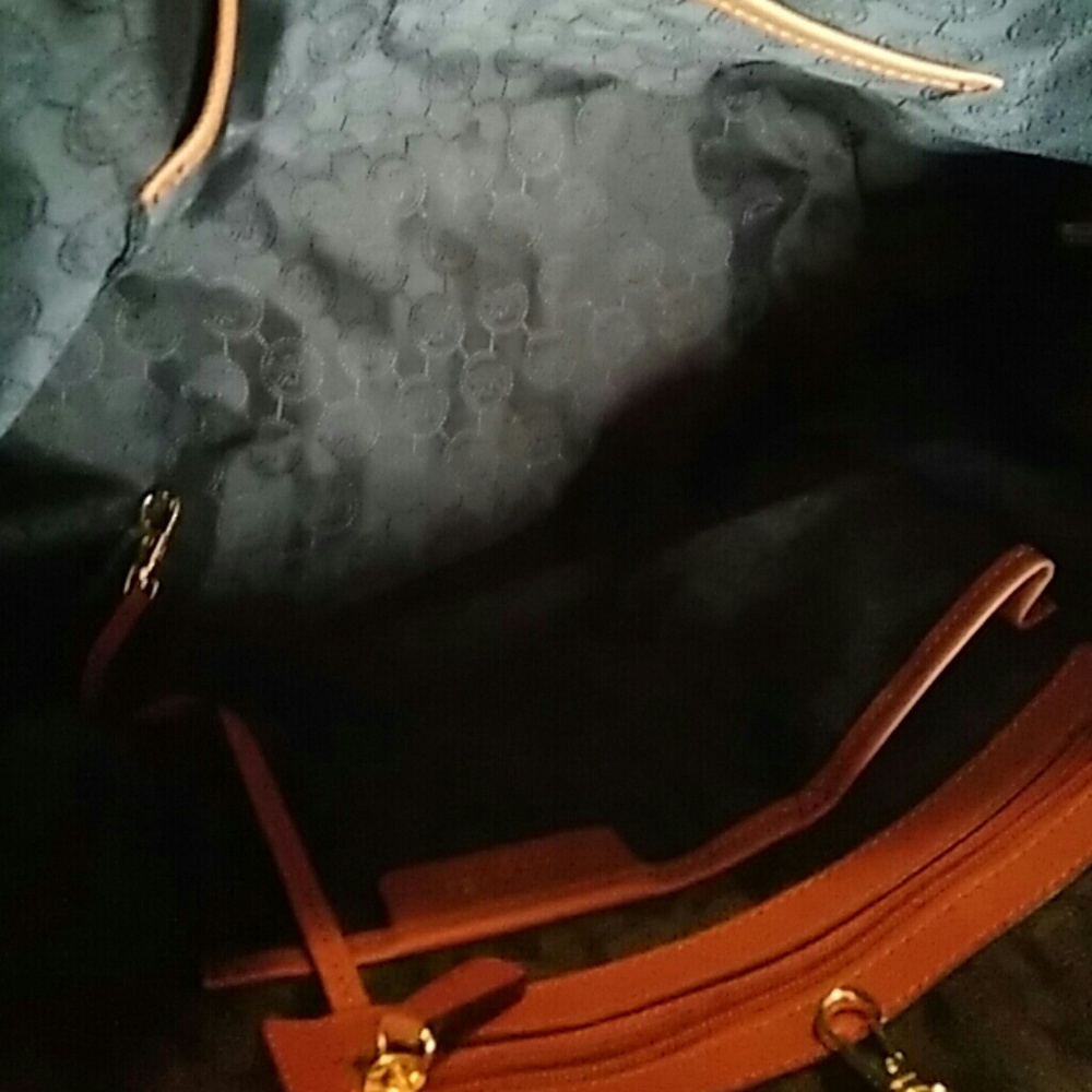 Michael Kors Large Leather Tote - Picture 5 of 7